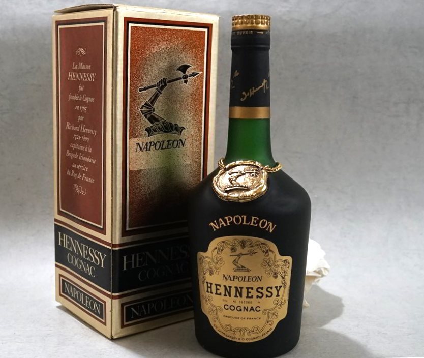 古酒 未開栓】 ヘネシー HENNESSY NAPOLEON 700ml 箱付 コニャック