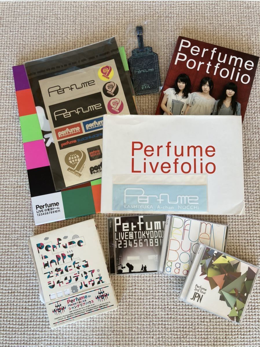 限定セール，爆買い Perfume パヒューム グッズセット 10点 写真集3点 DVD4点 ステッカー2点 PTAグッズ1点(Perfume)｜売買されたオークション情報、yahooの商品情報をアーカイブ公開 - オークファン は行