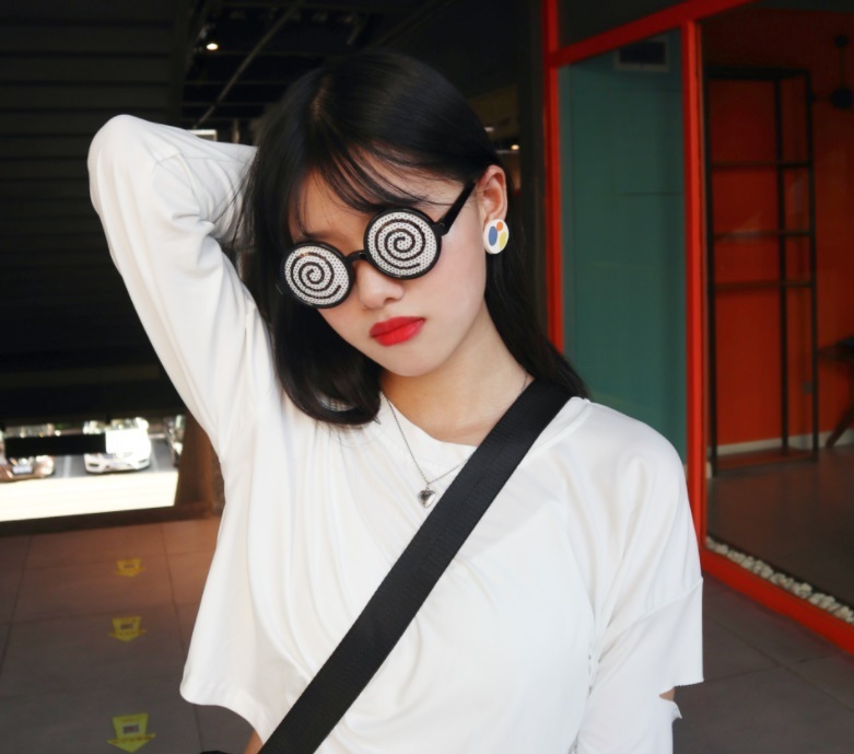 Vaps 2 おもしろメガネ 眩暈 パーティ 仮装 コスプレ 眼鏡 めがね サングラス ぐるぐる めまい 送込 その他 売買されたオークション情報 Yahooの商品情報をアーカイブ公開 オークファン Aucfan Com