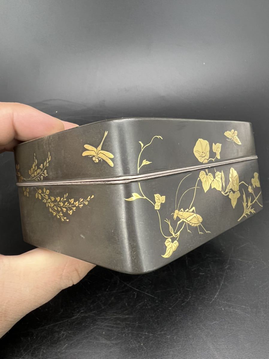 白翼】15.明治金工 一谷斎作 四分一金象嵌 虫四君子尽し 純銀 飾箱820g