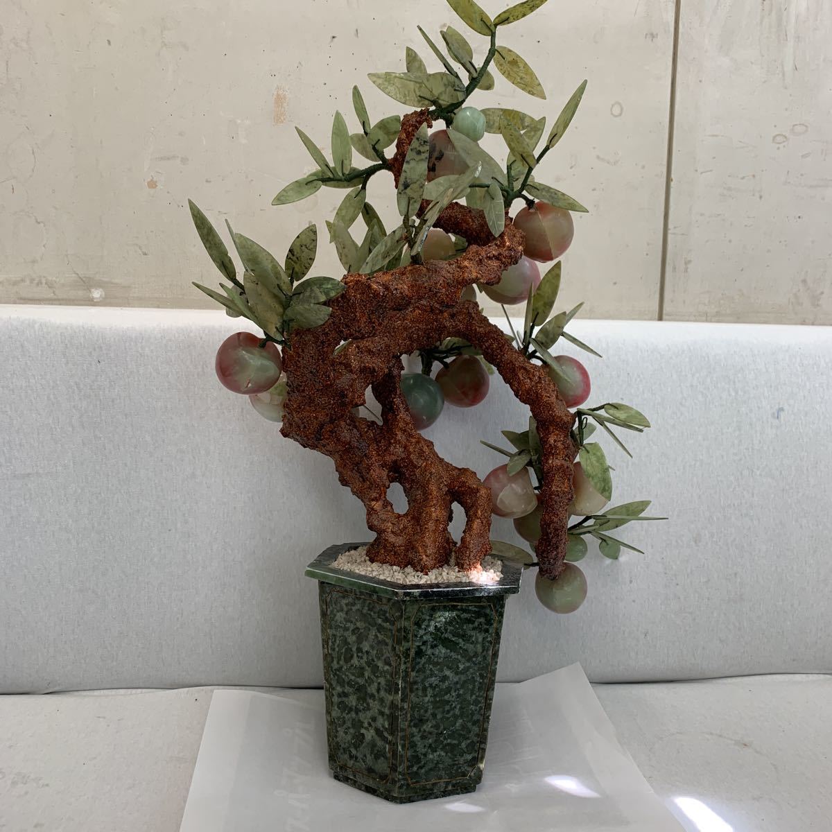 中国美術 玉石盆栽 縁起物 翡翠 天然石 桃 ぶどう 石細工 台座付き