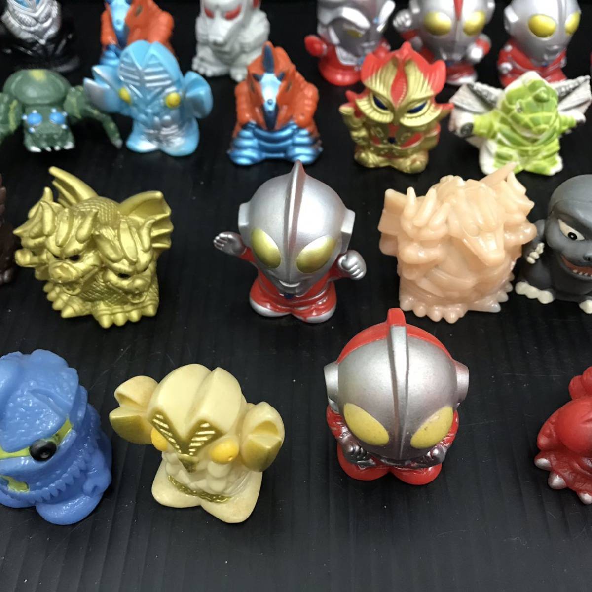 1221c8)レア ウルトラマン ウルトラ怪獣 ゴジラ ソフビ 指人形 52個