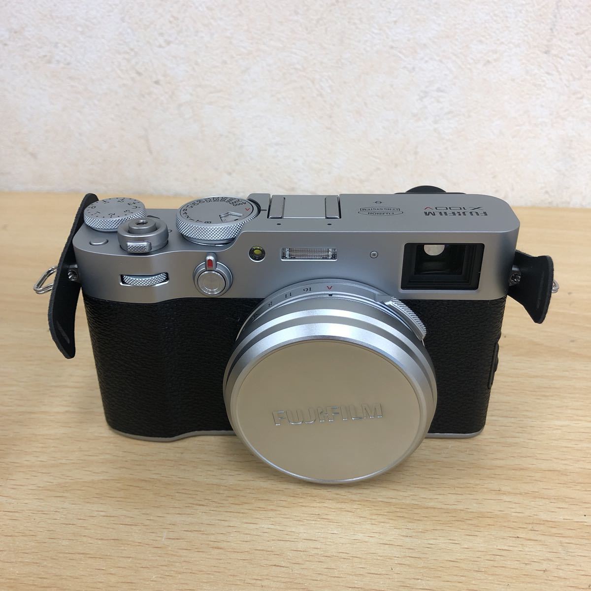 1円～ 展示品 FUJIFILM X100V シルバー デジタルカメラ フジフィルム 富士フィルム FUJIFILM X100V シルバー ケース付 X100 中古｜フジヤカメラ
