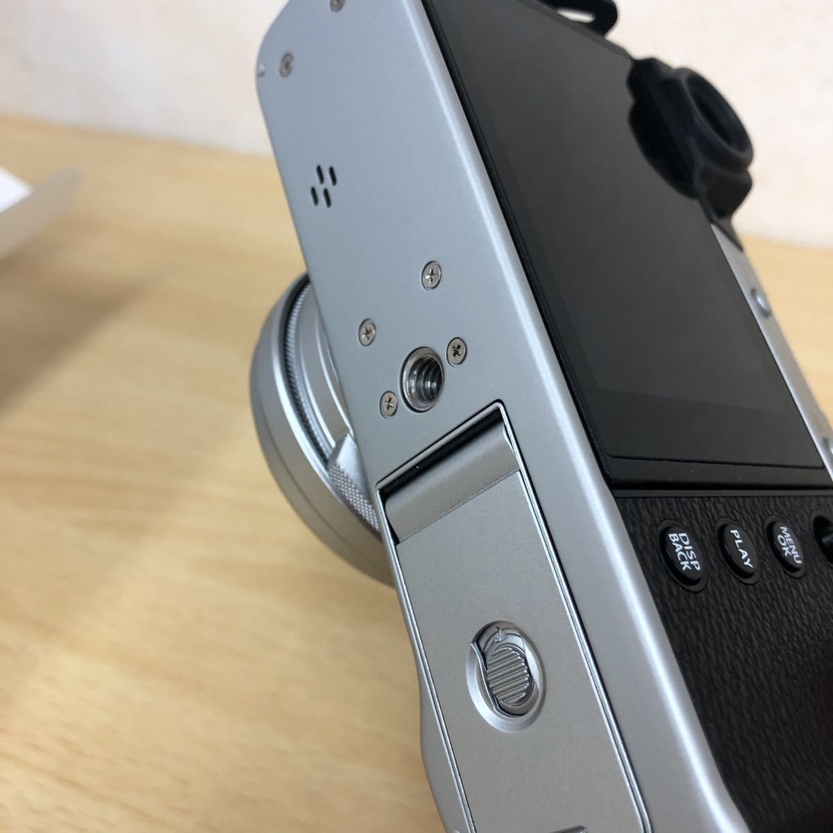 1円～ 展示品 FUJIFILM X100V シルバー デジタルカメラ フジフィルム 富士フィルム FUJIFILM X100V シルバー ケース付 X100 中古｜フジヤカメラ
