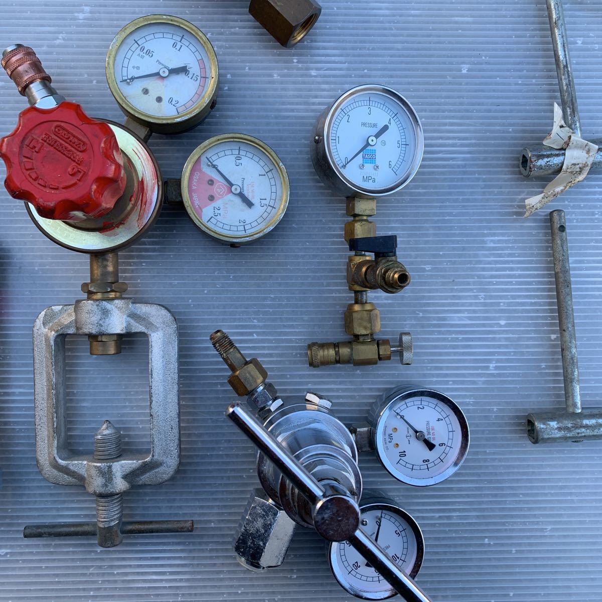 ガス溶接用トーチ、ゲージ、ホース等(あまり溶接棒おまけ付き)_3