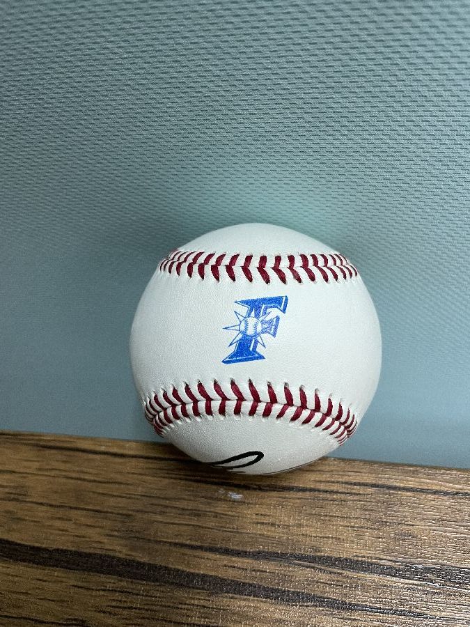 ターズ 北海道日本ハムファイターズ 元日ハム 11 直筆サインボールロゴ入りの通販 By K Shop ホッカイドウニホンハムファイターズならラクマ 大谷 翔平 ホビー Chateaudif Ch