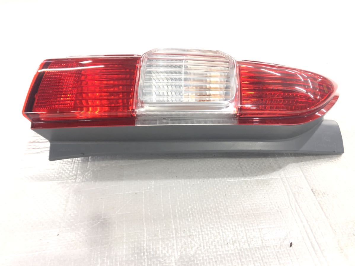 トヨタ プロボックス サクシード 純正 テールランプ 左側 美品