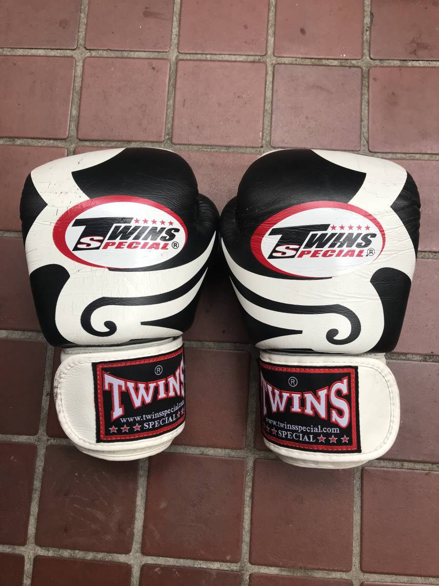 TWINS製 グローブ 8oz ホワイト×ブラック ボクシンググローブ 8オンス