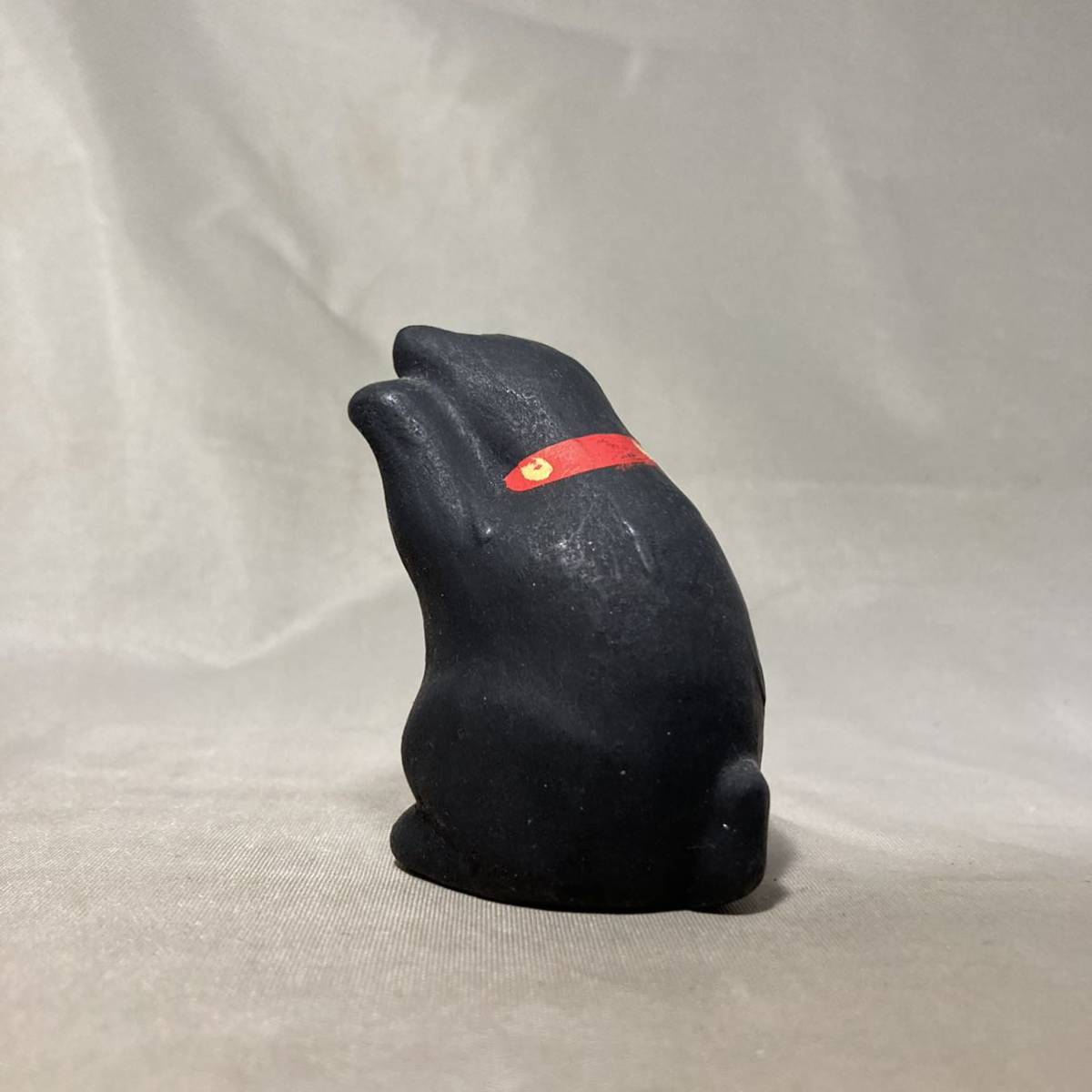新作商品も続々入荷中 古い 土人形 小さな 招き猫 黒猫 黒招き猫 猫