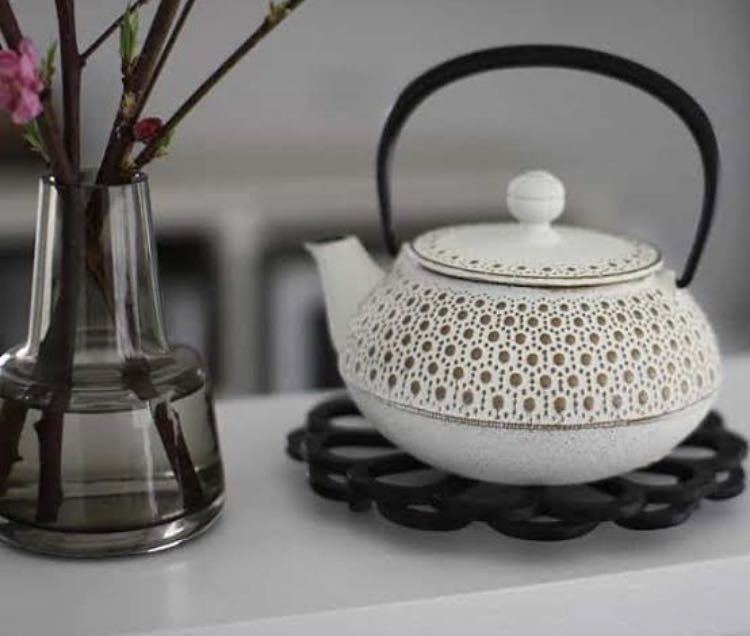 人気セール，SALE 品/難あり 岩鋳 南部鉄器 急須 煎茶道具 茶道具 鉄製 カモミール 白 ゴールド(急須)｜売買されたオークション情報、yahooの商品情報をアーカイブ公開 - オークファン 茶器