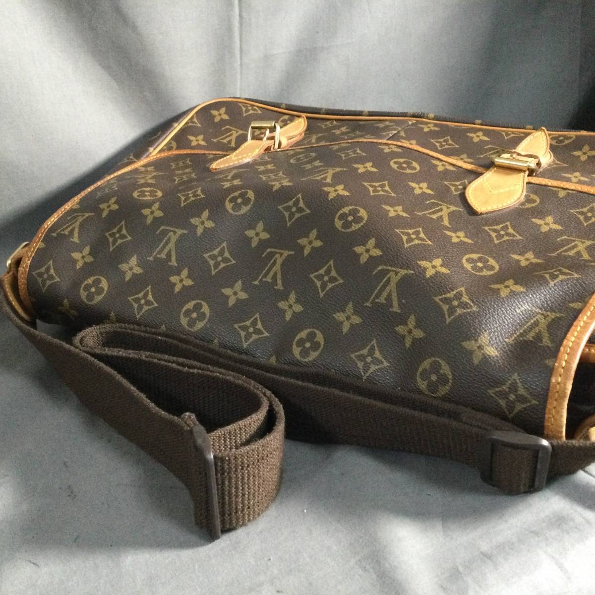 1/14 197394 LOUIS VUITTON モノグラム ジベシエール 斜め掛け 大きめ