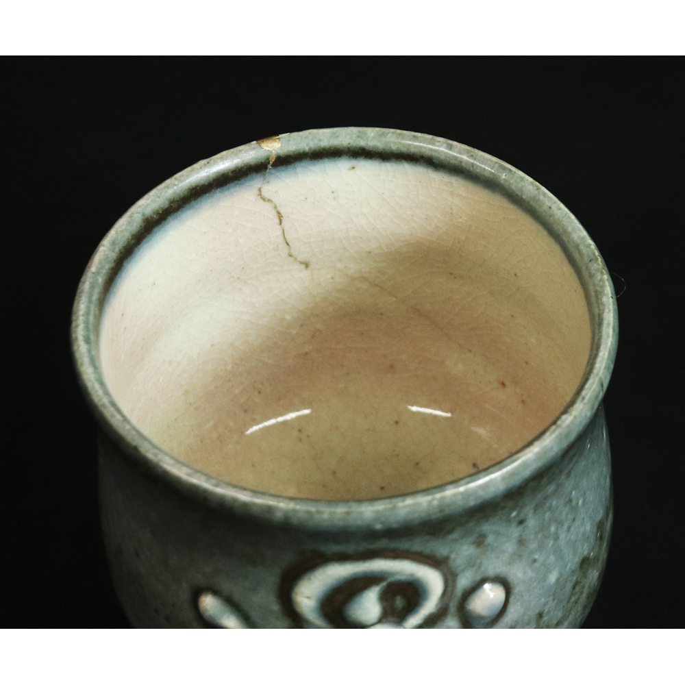 □ 河井寛次郎 □ 呉須 筒描文 茶碗(箱書:河井敏孝) <22011907 □ 河井寛次郎 □ 呉須 筒描文 茶碗(箱書:河井敏孝) <22011907