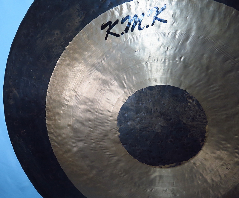 | 34インチ &frasl; 銅鑼（ドラ）KG-34 マレット、オリジナル K.M.K KMK タムタム 楽器・音響機器 銅鑼(タムタム) KG-34 硬質ゴム - コマキ通商ウェブ ~ ソアーサウンド