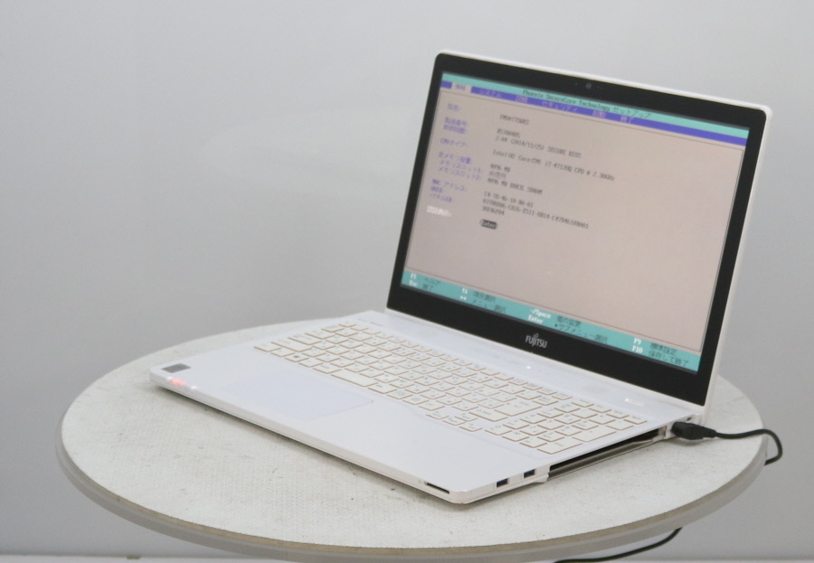 FUJITSU FMVA77SWKS LIFEBOOK AH77/S Core i7-4712HQ 2.30GHz 4GB 