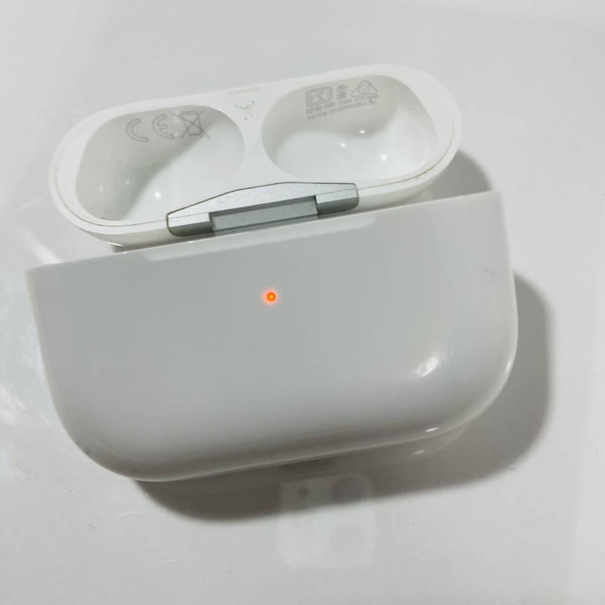 【純正】Apple AirPods Pro 本体 充電ケース付き　第二世代 AirPods Pro 充電ケース （本体のみ） Apple純正