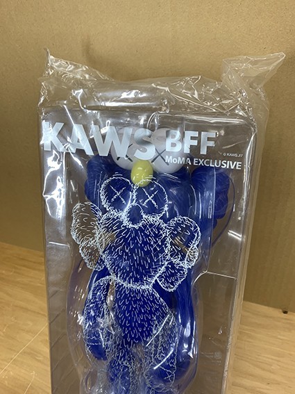 カウズ（KAWS）作品「BFF MOMA Exclusive」 フィギュア 36×17×10 未