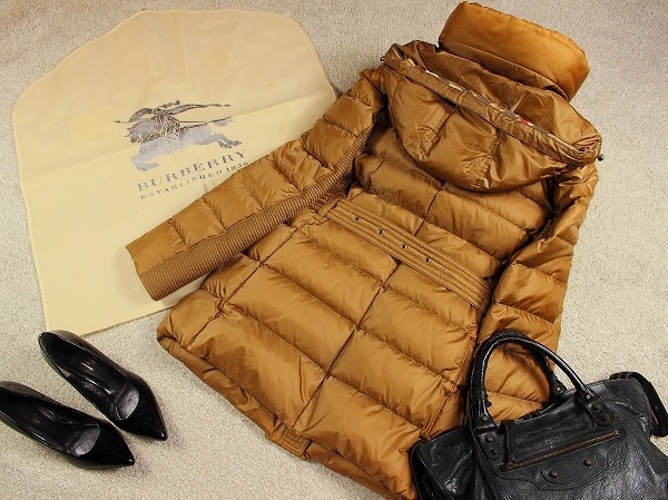 ☆極良品☆ バーバリーロンドン 最高級ハンガリーグース使用 軽量で