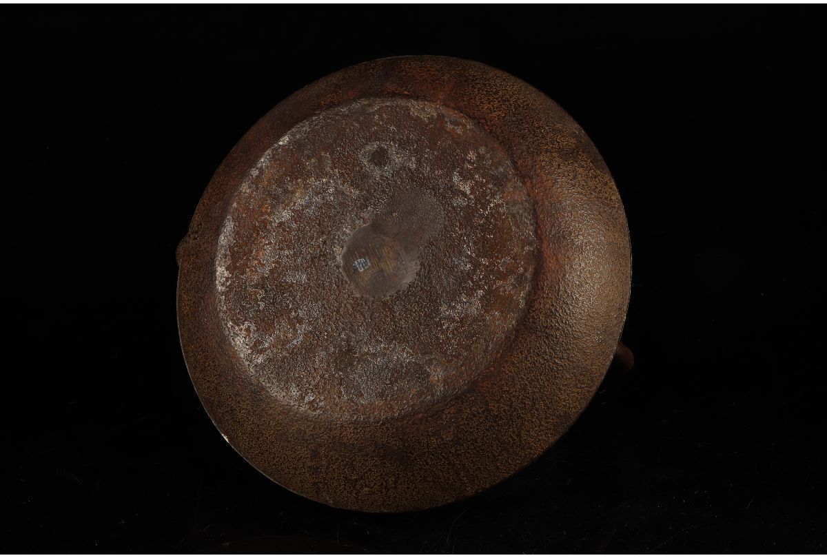 大人気，2025 【鉄瓶】 南部 鈴木主善堂 鈴木忠兵衛 作 車軸形 菖蒲文 鉄瓶