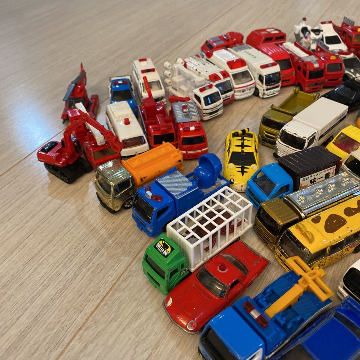 ①トミカ TOMICA 大量 まとめ売り まとめて約130台 廃盤廃番レア 