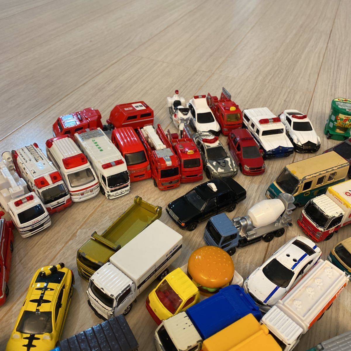 ①トミカ TOMICA 大量 まとめ売り まとめて約130台 廃盤廃番レア 