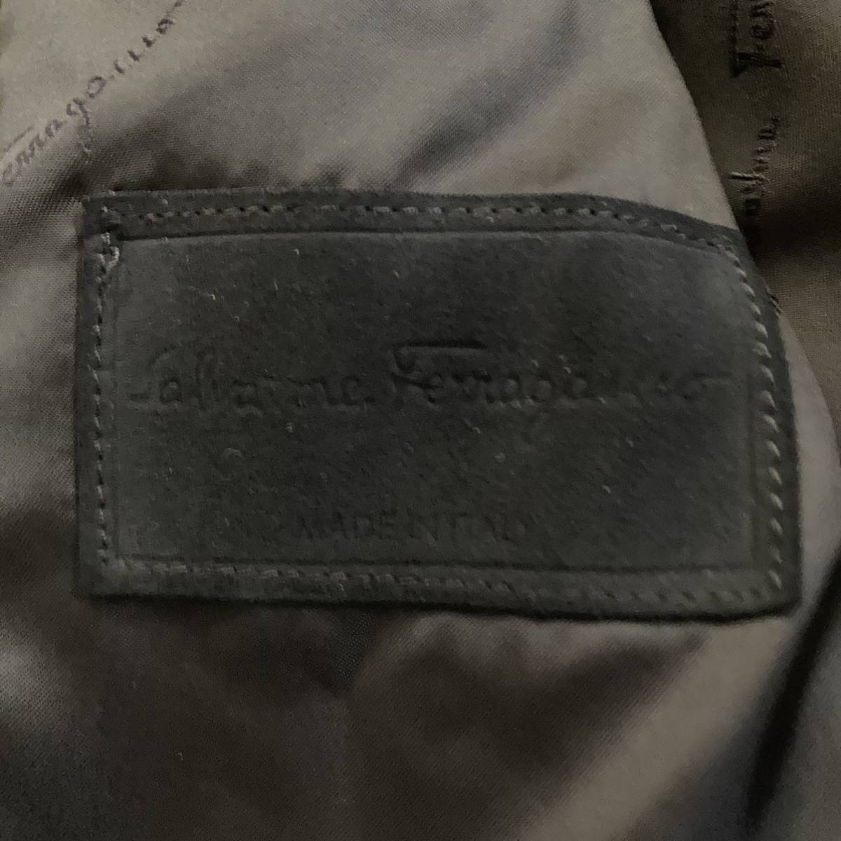 Salvatore Ferragamo サルバトーレフェラガモ フェラガモ - （NERO サルヴァトーレフェラガモ VENERA ガンチーニ サルヴァトーレ KEIJU（KANDYTOWN)をフィレンツェでシュート！── コイン レザー | 世界に1点モノも！国内最大級の旗艦店フェラガモ銀座本店リニューアル オーデパルファム