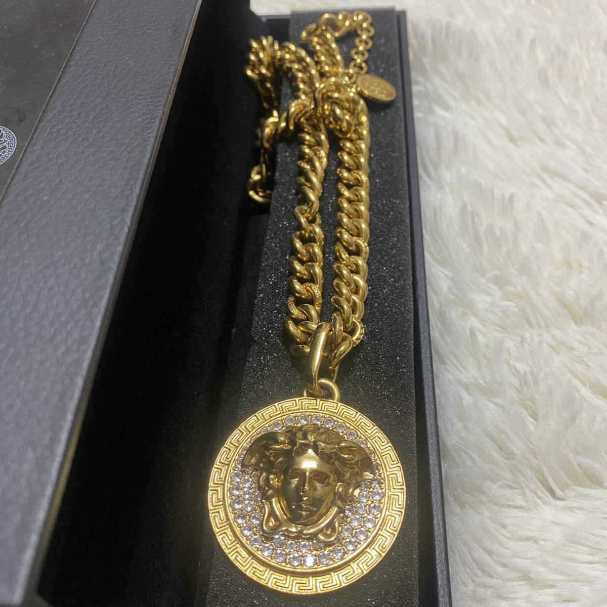 極美品 箱付き】ヴェルサーチ パヴェネックレス メドゥーサ 極美品 箱付き】ヴェルサーチ パヴェネックレス メドゥーサ