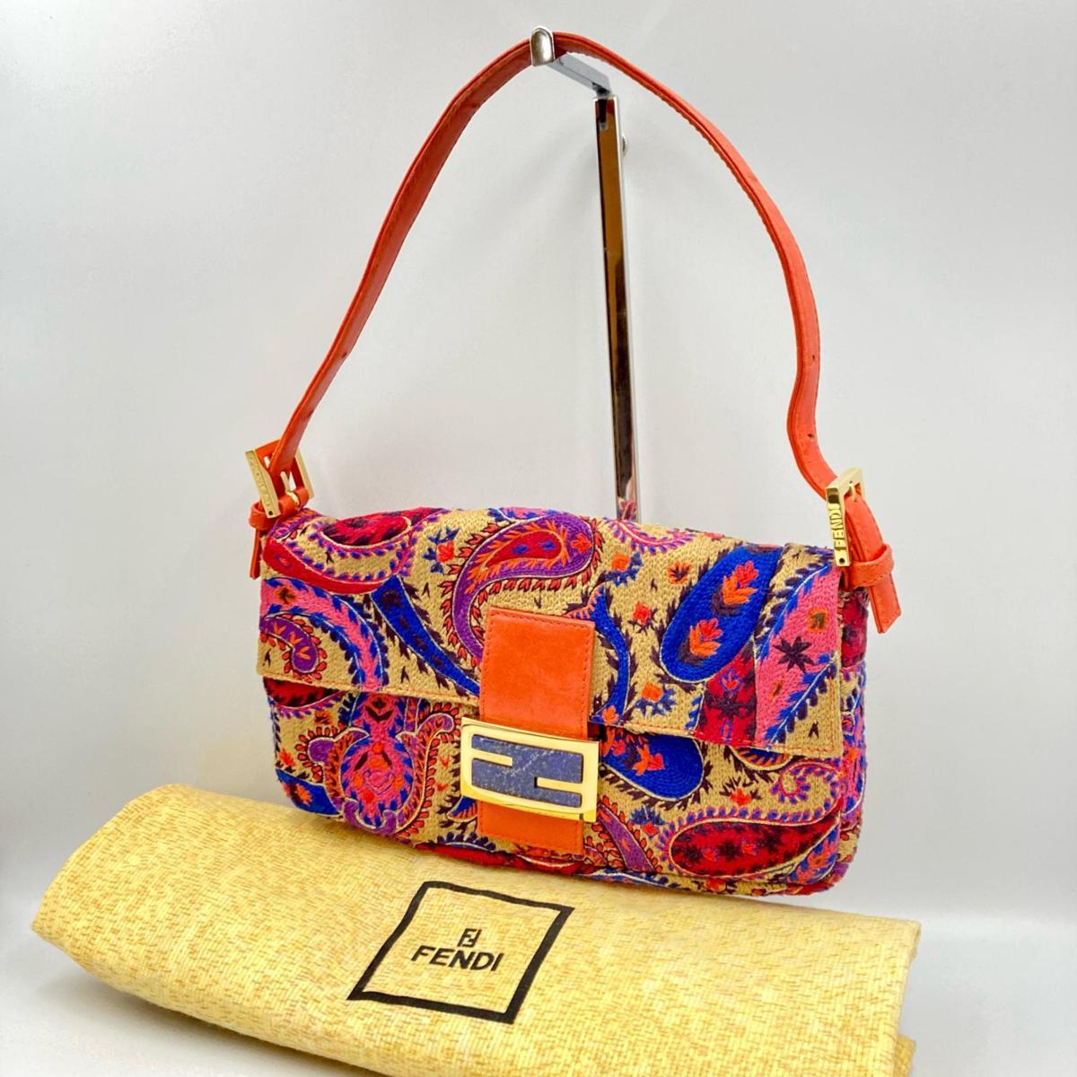 FENDI フェンディ マンマバケット ワンショルダーバッグ 刺繍 デザイン 