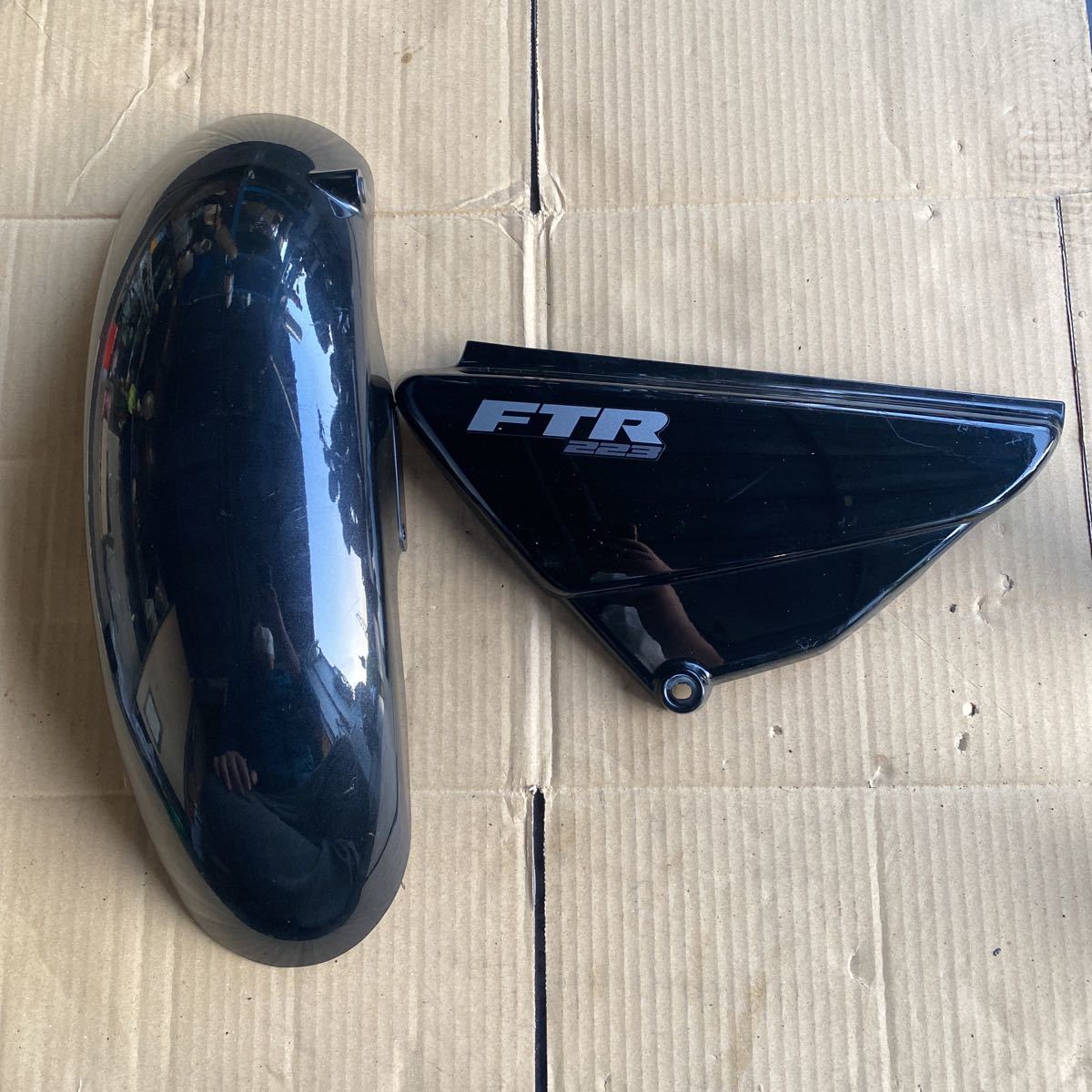 FTR223　左右サイドカバー、フロントフェンダーセット FTR223 黒 中古 ホンダ KPM 純正 左 サイドカバー | - メルカリ CHIC