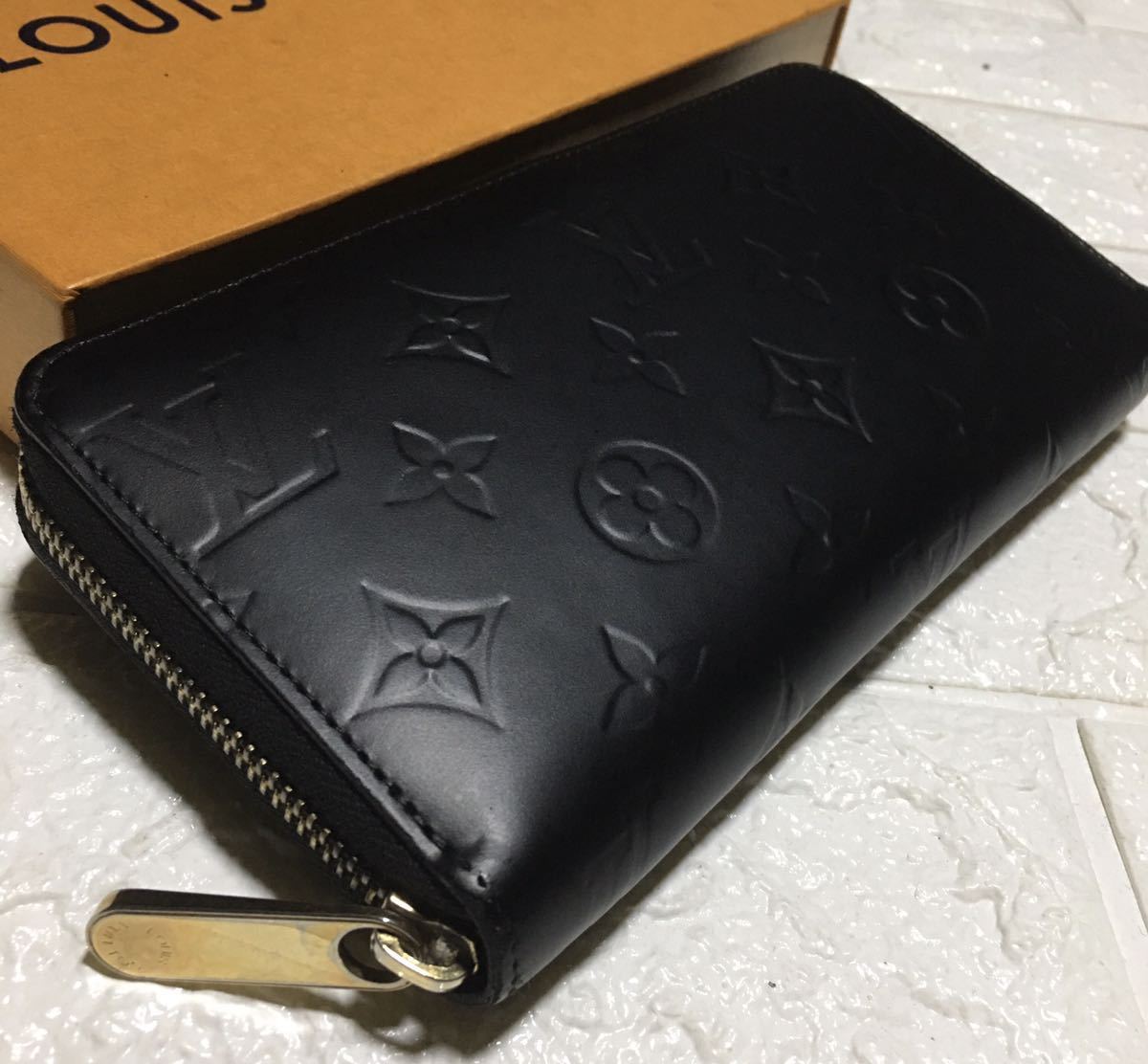 正規品／鑑定済みLVルイヴィトンヴェルニラウンドジップ長財布 
