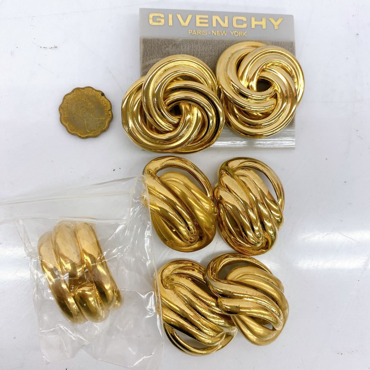 イヤリング GIVENCHY - ジバンシー ジバンシィ レディース ゴールド Givenchy メタル 0 メルカリ 「givenchyジバンシー」イヤリング、ピアス GIVENCHY(ジバンシィ) ゴールド系 サークルモチーフ フープスイヤリング