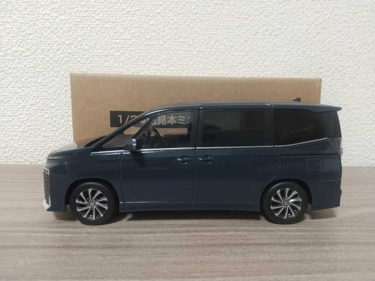 トヨタ 新型ヴォクシー カラーサンプルミニカー 非売品 - ミニカー