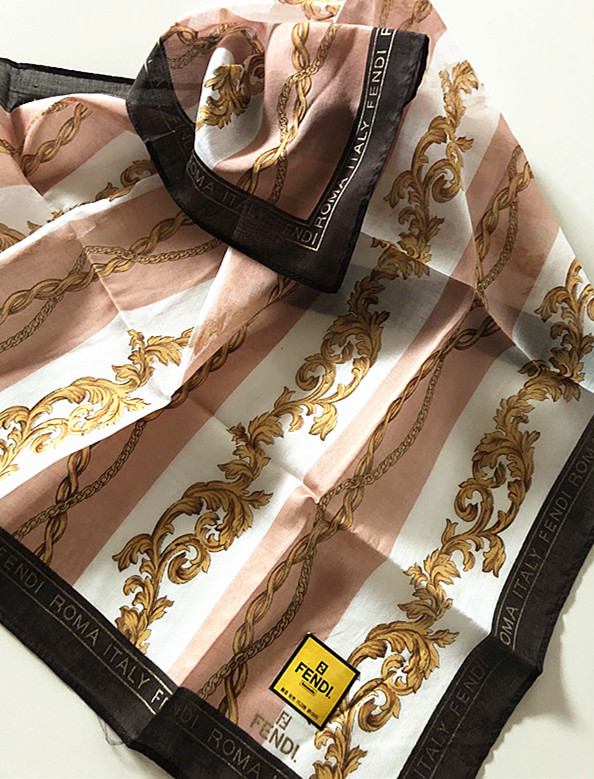 FENDI シルク100%大判ストール 87×87cm イタリア製 カテゴリー 【公式