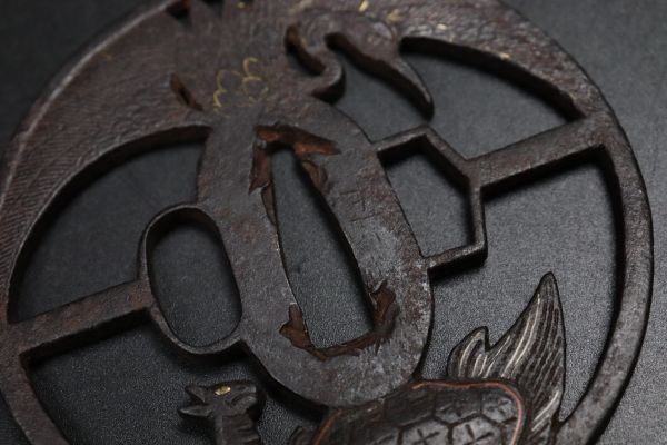 時代武具 刀装具 鉄地 鶴亀透かし丸形鍔 鉄鍔 TT075(鍔、