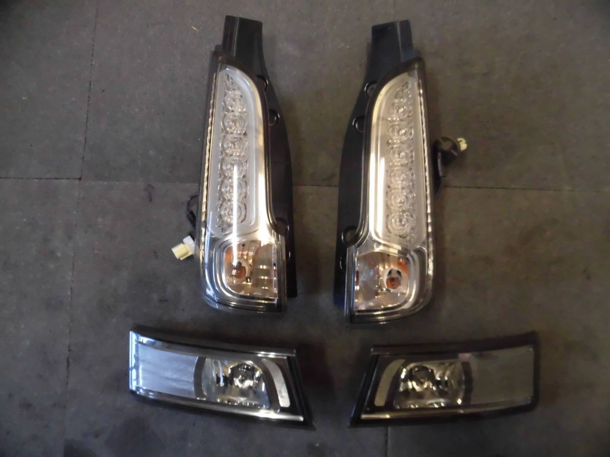 MK32S/MK42S スペーシアカスタム テールランプ 左右セット