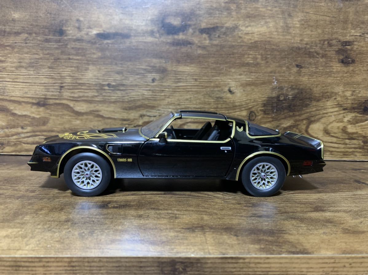 GREENLIGHT 1:18 ポンティアック・ファイヤーバード・トランザム 7000