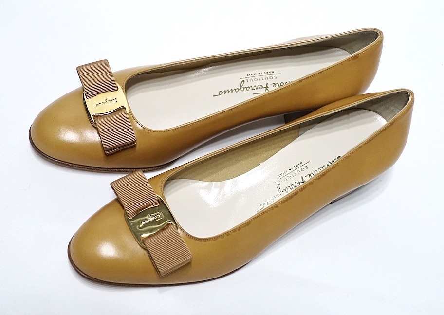 新品同様 未使用 FERRAGAMO フェラガモ ヴァラ リボン パンプス
