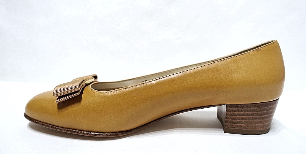 新品同様 未使用 FERRAGAMO フェラガモ ヴァラ リボン パンプス