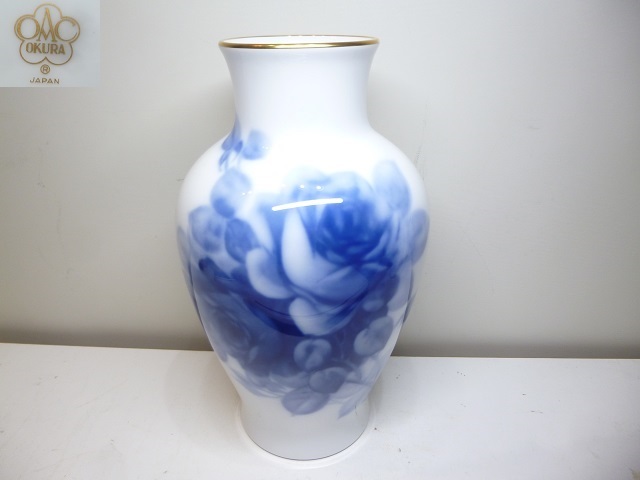 新作登場，新品 〓皇室御用達 大倉陶園 ブルーローズ フラワーベース 高さ28cm 花瓶 大 飾壺 インテリア 花生 花器 &xi;(大倉陶園)｜売買されたオークション情報、yahooの商品情報をアーカイブ公開 - オークフ 大倉陶園