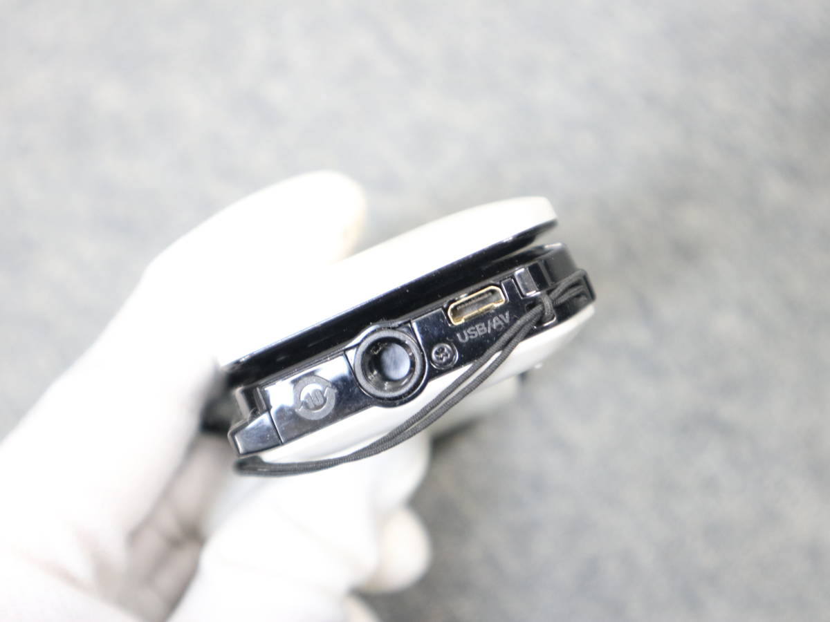 ☆SANYO 三様 デジタル ムービーカメラ Xacti DMX-CG11 ホワイト 付属