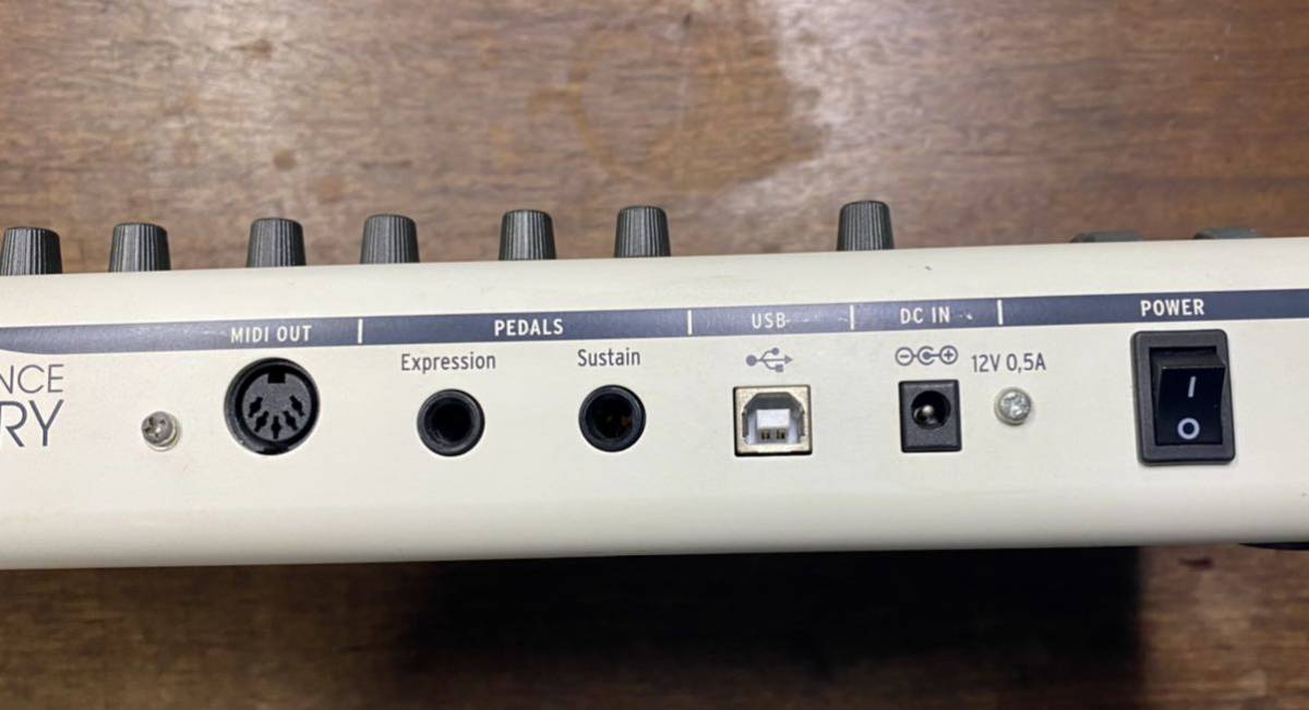 Arturia 32鍵MIDIキーボード「THE FACTORY 32」 | DAVIDWHITEPOND.COM