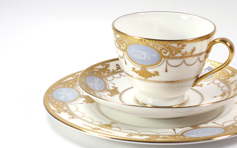 ∇花∇【ミントン/MINTON】 盛上金彩にエナメル彩楽器文コーヒーカップ