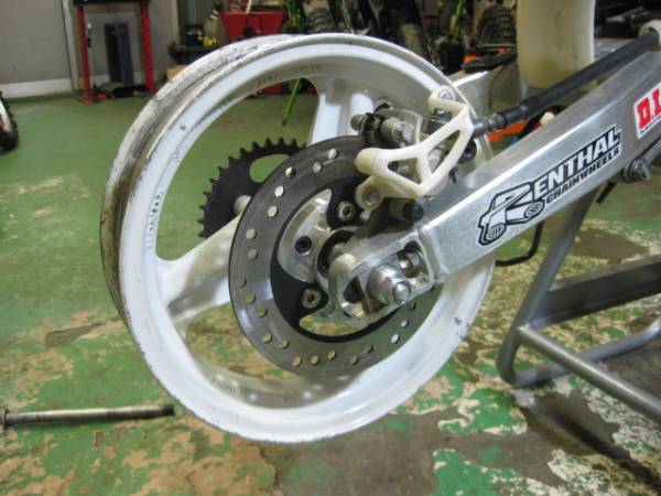 NSR系12インチをCRF150R用に加工します12インチモタード NSR50 NSF100 