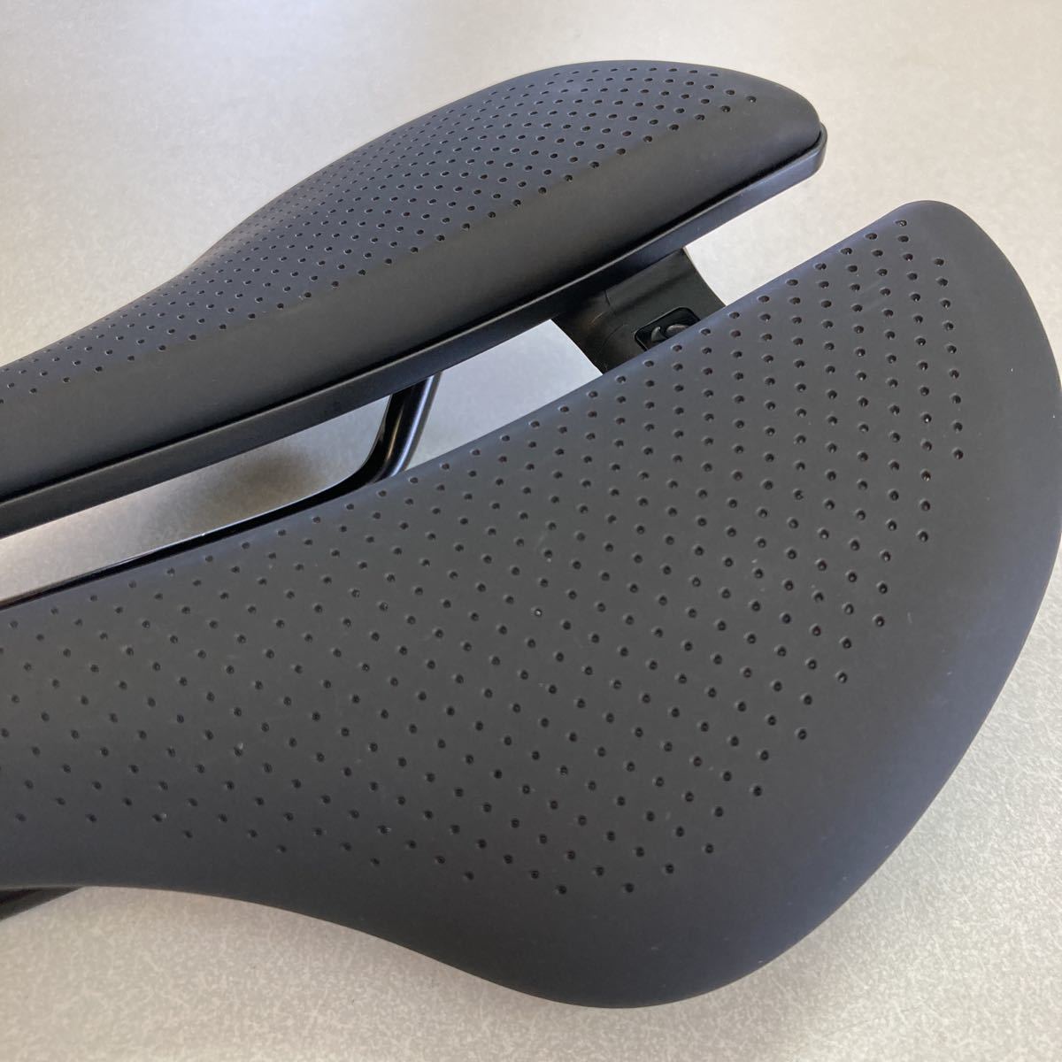 Bontrager Aeolos Elite Bike Saddle 155mm 完成車外し品 ボントレガー 