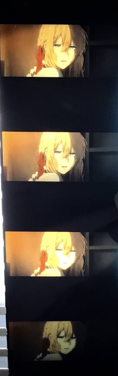 劇場版ヴァイオレット・エヴァーガーデン　入場特典　フィルムコマ　ヴァイオレット　終盤　泣き顔_4