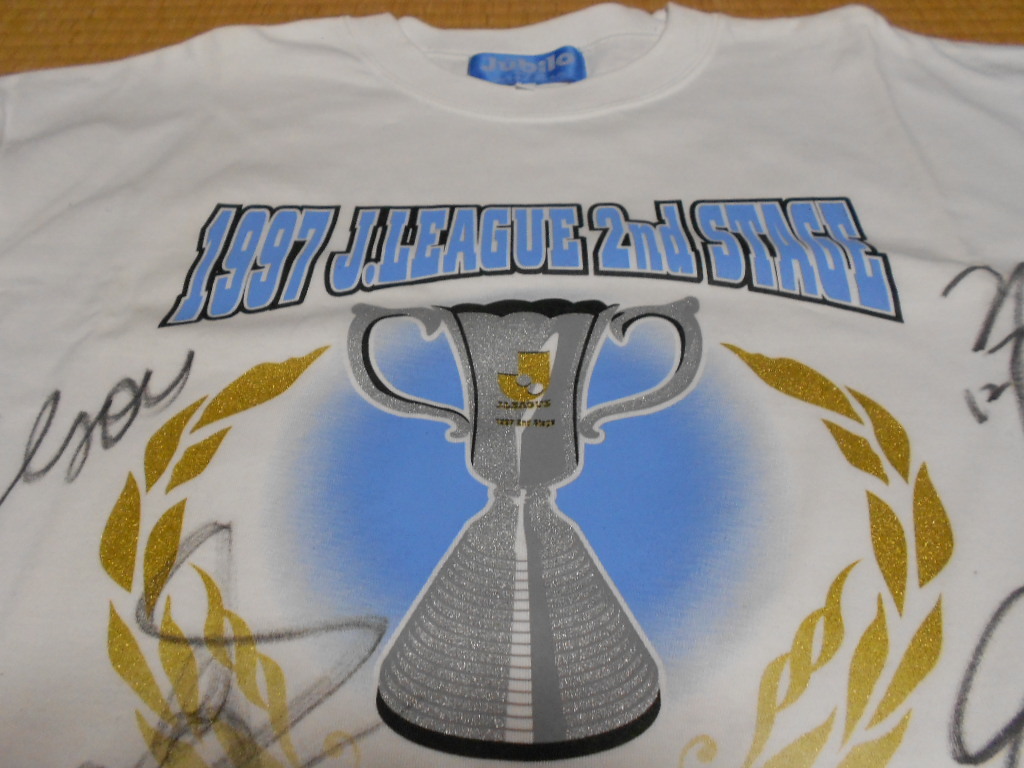 ジュビロ磐田1997年jリーグ２ndステージ優勝記念tシャツ 当時もの サイン入り ゴン中山 藤田 服部 ドゥンガ 実使用 サイン入りウエア 売買されたオークション情報 Yahooの商品情報をアーカイブ公開 オークファン Aucfan Com