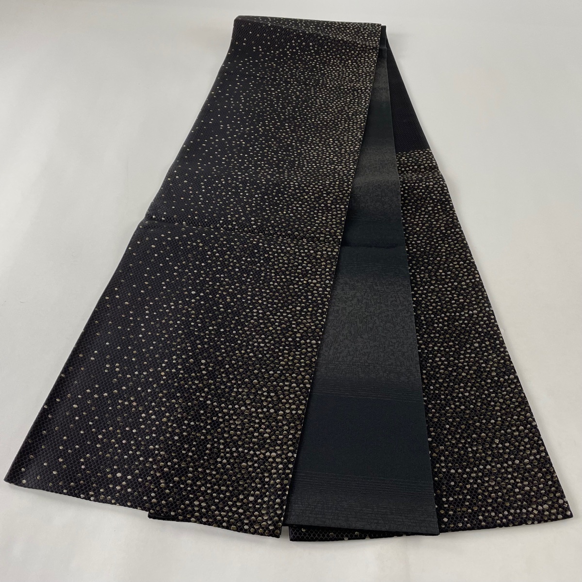 袋帯 美品 名品 ますいわ屋 幾何学模様 箔 黒 六通 正絹 【中古】