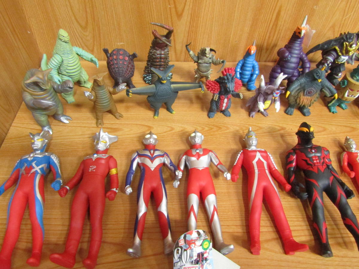 ○N32 ウルトラマン 怪獣 ソフビ 人形 フィギュア 80体 大量 まとめ 