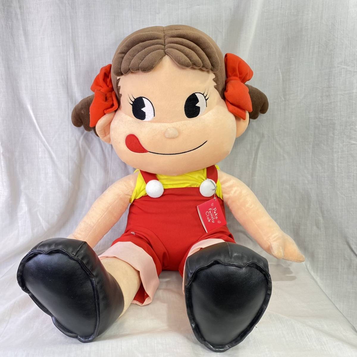 送料無料・即決あり】ペコちゃん ジャンボぬいぐるみ Pekofamilyclub