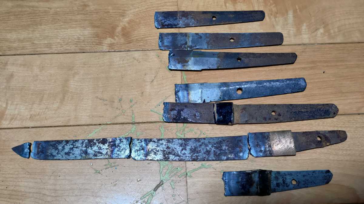  江戸期 脇差 短刀 残欠 無銘 まとめて ナイフ制作 歴史資料に(鍔、刀装具)｜売買されたオークション情報、yahooの商品情報をアーカイブ公開 - オークファン 鍔、刀装具
