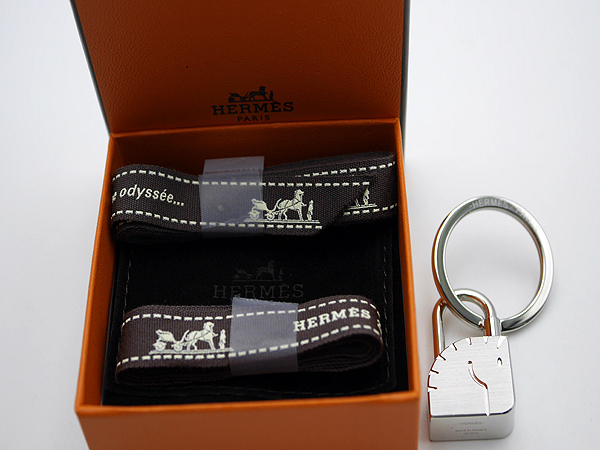 エルメス カデナ キーリング HERMES ホース キーホルダー アミュレット4 チャーム ブルロック チェーン H ドッグ ヴィンテージ シルバー 馬 《クイズ・レインボー》カデナ